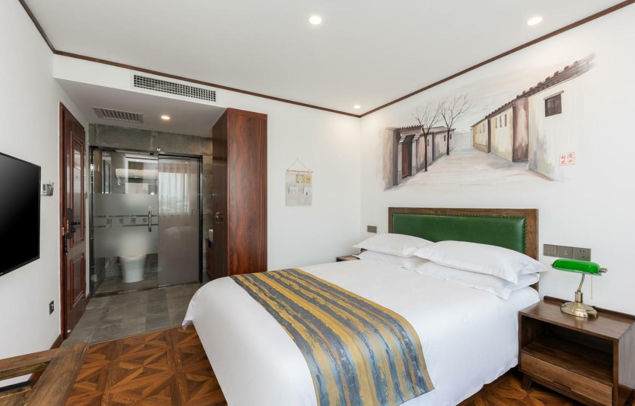 Nostalgia Hotel Near Prince Gong'S Mansion- Beihai Park, Tian'Anmen Square, Nanluoguxiang Hutong, Huguosi Hutong Snack Street, 5 Minutes Walk Away From Ping'Anli Subway Station, Free Ice Cream And Laundry Service,English Communication Well Peking Exterior foto